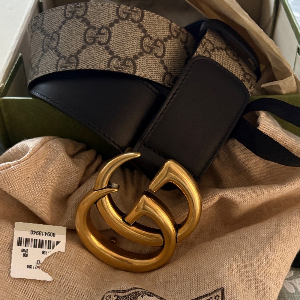 Gucci Beige and Black Belt with Gold Buckle